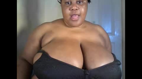 Snapshot of ebony_magixs chatting on October 13, 2025, 8:14 am ebony_magixs online show from October 13, 2025, 8:14 am