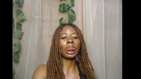 Snapshot of ebony_queenx chatting on December 4, 2025, 9:12 pm Queen online show from December 4, 2025, 9:12 pm