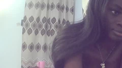 Snapshot of ebonypetiti chatting on October 4, 2025, 1:42 pm queen online show from October 4, 2025, 1:42 pm