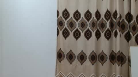 Snapshot of ebonypetiti chatting on February 4, 2026, 8:03 pm queen online show from February 4, 2026, 8:03 pm