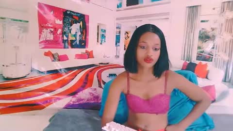 Candy online show from February 14, 2025, 9:32 pm