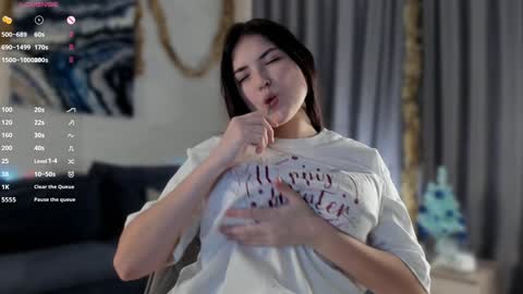 Viola online show from December 25, 2024, 2:13 pm