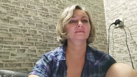 Snapshot of edithmanning chatting on December 21, 2024, 5:51 pm edithmanning online show from December 21, 2024, 5:51 pm