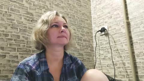 Snapshot of edithmanning chatting on January 14, 2025, 6:02 am edithmanning online show from January 14, 2025, 6:02 am