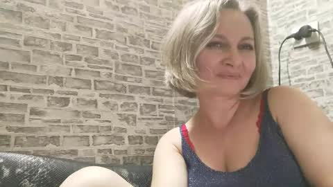 Snapshot of edithmanning chatting on February 14, 2025, 4:31 pm edithmanning online show from February 14, 2025, 4:31 pm