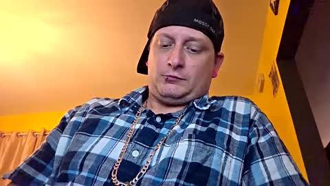 Snapshot of edwardaims_2please chatting on October 21, 2025, 1:17 am edwardaims_2please online show from October 21, 2025, 1:17 am