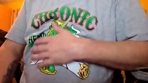 Snapshot of edwardaims_2please chatting on October 23, 2025, 2:33 am edwardaims_2please online show from October 23, 2025, 2:33 am