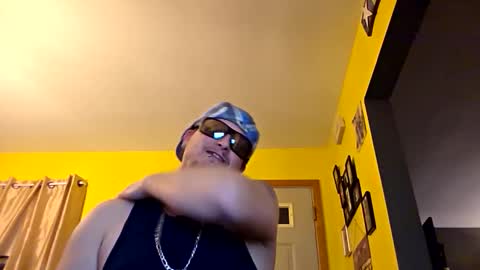 Snapshot of edwardaims_2please chatting on November 23, 2025, 3:39 am edwardaims_2please online show from November 23, 2025, 3:39 am