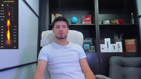Snapshot of edwardross_ chatting on January 13, 2025, 8:37 pm Edward Ross online show from January 13, 2025, 8:37 pm