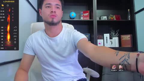 Snapshot of edwardross_ chatting on January 14, 2025, 2:50 am Edward Ross online show from January 14, 2025, 2:50 am