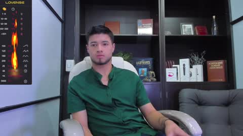 Snapshot of edwardross_ chatting on January 27, 2025, 7:13 pm Edward Ross online show from January 27, 2025, 7:13 pm