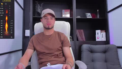 Snapshot of edwardross_ chatting on February 6, 2025, 8:13 pm Edward Ross online show from February 6, 2025, 8:13 pm