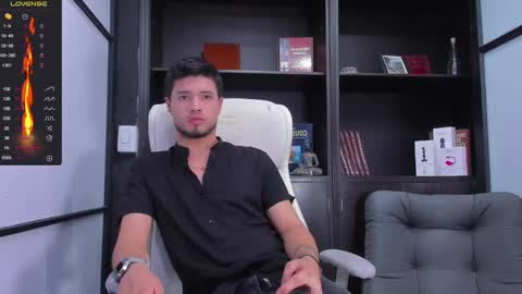 Snapshot of edwardross_ chatting on February 7, 2025, 7:49 pm Edward Ross online show from February 7, 2025, 7:49 pm