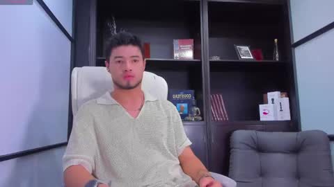 Snapshot of edwardross_ chatting on February 10, 2025, 7:49 pm Edward Ross online show from February 10, 2025, 7:49 pm