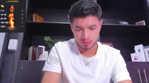 Snapshot of edwardross_ chatting on February 19, 2025, 9:03 pm Edward Ross online show from February 19, 2025, 9:03 pm
