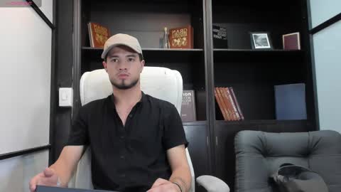 Snapshot of edwardross_ chatting on March 1, 2025, 7:04 pm Edward Ross online show from March 1, 2025, 7:04 pm