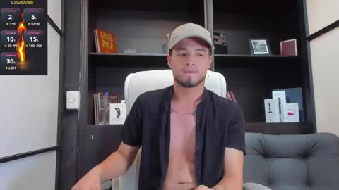 Snapshot of edwardross_ chatting on March 2, 2025, 1:15 am Edward Ross online show from March 2, 2025, 1:15 am