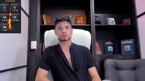 Snapshot of edwardross_ chatting on March 7, 2025, 10:43 pm Edward Ross online show from March 7, 2025, 10:43 pm