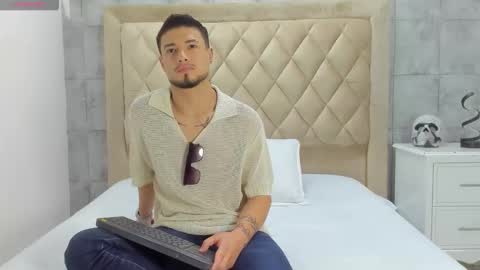 Snapshot of edwardross_ chatting on September 11, 2025, 7:14 pm Edward Ross online show from September 11, 2025, 7:14 pm