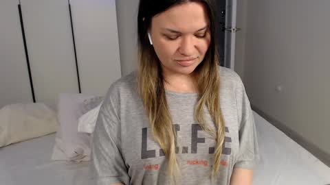 eelena4kiss online show from February 2, 2025, 12:24 pm