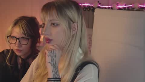 EVA NON NUDE online show from April 19, 2026, 4:17 pm
