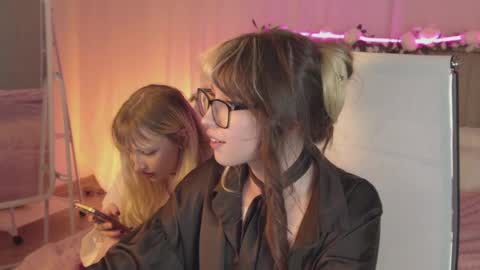 EVA NON NUDE online show from April 19, 2026, 6:43 pm