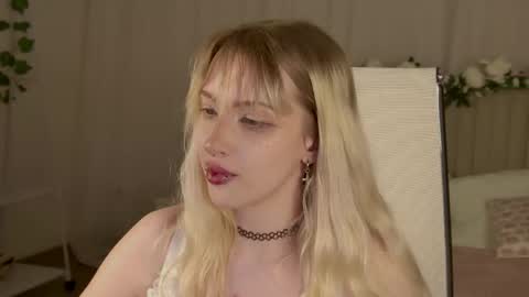 EVA NON NUDE online show from May 9, 2026, 4:34 pm