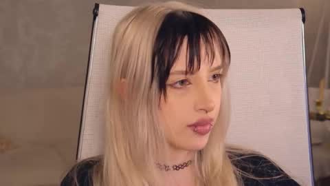 Snapshot of eevamarie chatting on June 1, 2026, 4:09 pm EVA NON NUDE online show from June 1, 2026, 4:09 pm