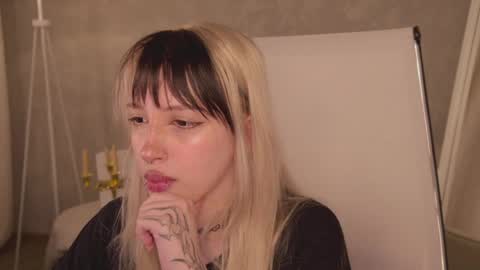 Snapshot of eevamarie chatting on June 5, 2026, 4:56 pm EVA NON NUDE online show from June 5, 2026, 4:56 pm