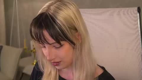 Snapshot of eevamarie chatting on June 12, 2026, 4:50 pm EVA NON NUDE online show from June 12, 2026, 4:50 pm