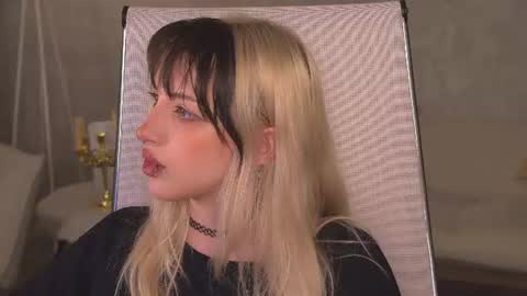 Snapshot of eevamarie chatting on June 14, 2026, 4:09 pm EVA NON NUDE online show from June 14, 2026, 4:09 pm
