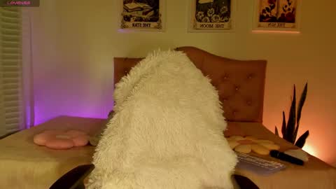 Snapshot of effy_cb chatting on November 2, 2025, 2:58 am effy online show from November 2, 2025, 2:58 am