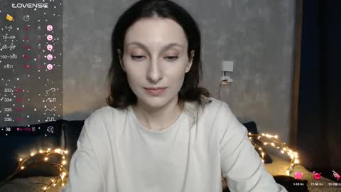 Snapshot of effy_gray chatting on January 14, 2025, 9:35 am Anna online show from January 14, 2025, 9:35 am