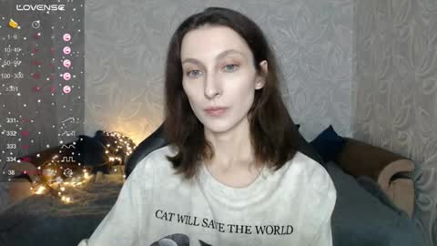 Snapshot of effy_gray chatting on October 31, 2025, 4:30 pm Anna online show from October 31, 2025, 4:30 pm