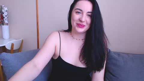 Effy online show from January 10, 2025, 9:44 am