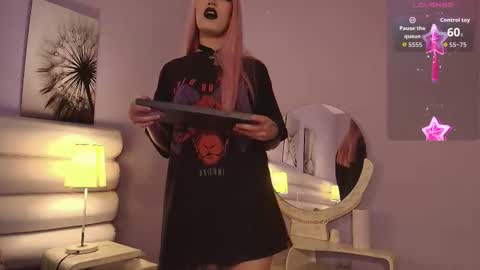    online show from September 13, 2025, 7:02 pm