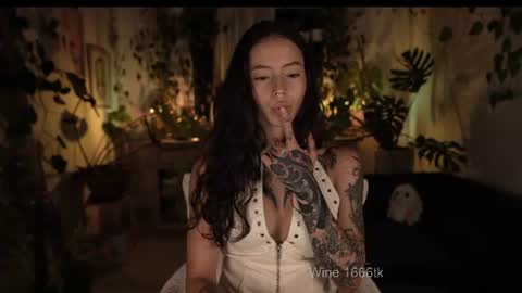 Effy online show from June 14, 2026, 2:24 am