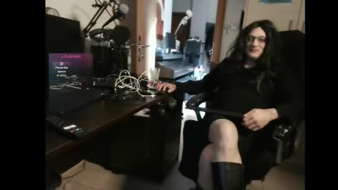 efi_crossou online show from November 14, 2025, 12:09 am