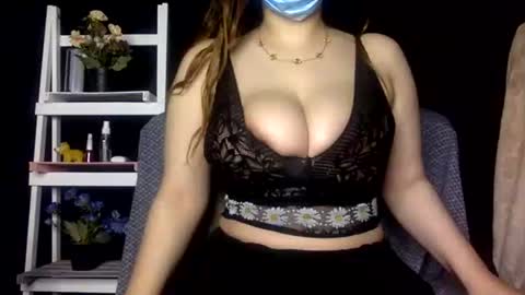 Snapshot of egyptian_mezze chatting on October 9, 2025, 11:25 pm Soso online show from October 9, 2025, 11:25 pm