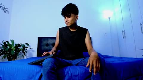 eiden_allenx1 online show from December 5, 2024, 9:39 am