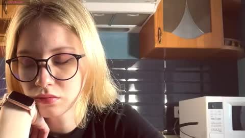 eileencrowday online show from May 7, 2026, 3:01 am