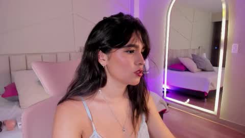 eimmy_bm online show from December 4, 2025, 7:33 pm