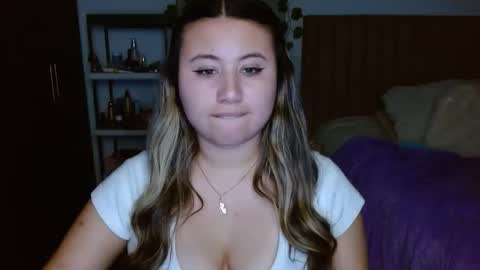 EIMY   MODEL INDEPENDENT online show from November 8, 2025, 4:12 am