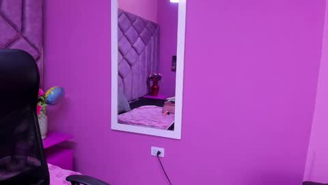 eimy_cutte online show from March 11, 2025, 12:06 pm