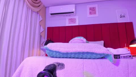 Snapshot of eimy_jones_ chatting on September 20, 2025, 7:59 pm Eimy online show from September 20, 2025, 7:59 pm