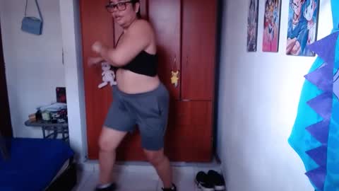 eimy_saenzz online show from December 19, 2025, 6:37 pm