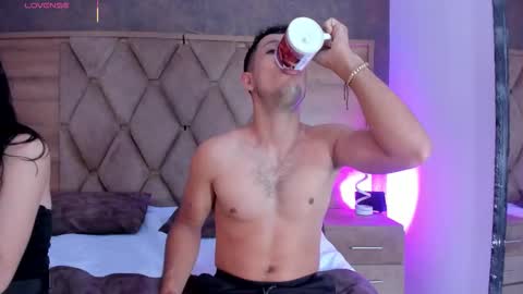 YG COUPLE online show from February 25, 2026, 8:40 pm