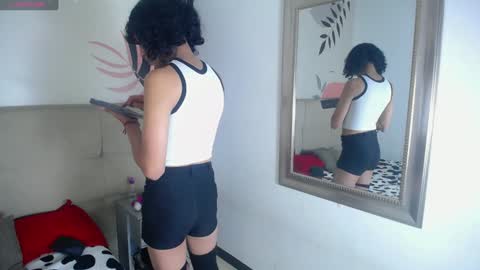 Eimyflorian online show from January 16, 2025, 2:51 pm