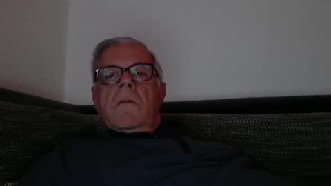 eisbaer1957 online show from December 11, 2024, 6:09 pm