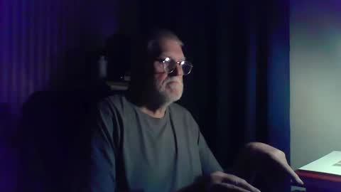 eketman1964 online show from November 16, 2025, 1:33 am